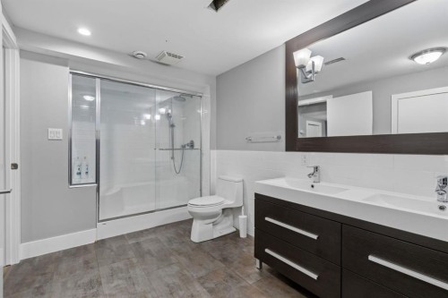 91 Winslow Crescent Sw, Calgary, AB - Indoor Photo Showing Bathroom
