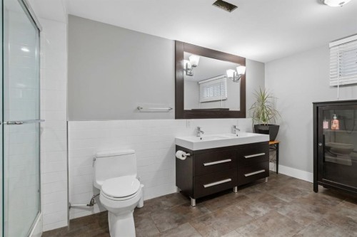 91 Winslow Crescent Sw, Calgary, AB - Indoor Photo Showing Bathroom