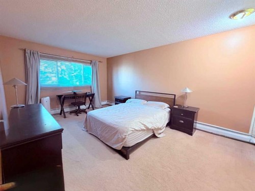 129-6919 Elbow Drive Sw, Calgary, AB - Indoor Photo Showing Bedroom