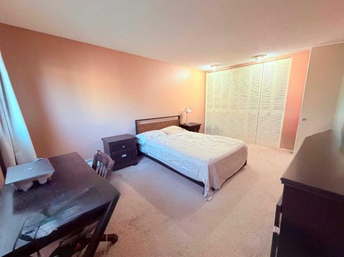 129-6919 Elbow Drive Sw, Calgary, AB - Indoor Photo Showing Bedroom