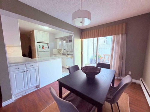 129-6919 Elbow Drive Sw, Calgary, AB - Indoor Photo Showing Dining Room