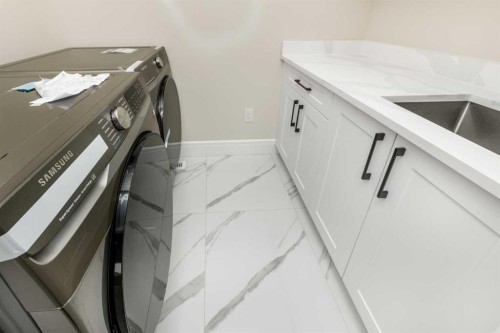 1004 Waterford Drive, Chestermere, AB - Indoor Photo Showing Laundry Room
