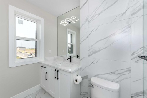1004 Waterford Drive, Chestermere, AB - Indoor Photo Showing Bathroom