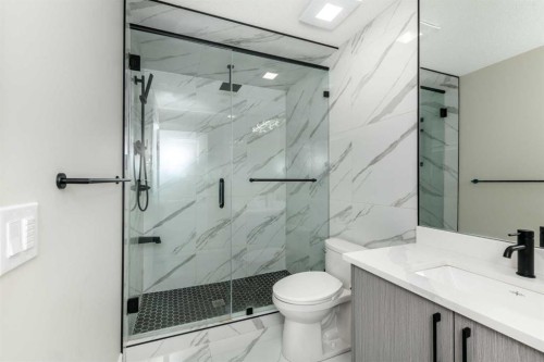 1004 Waterford Drive, Chestermere, AB - Indoor Photo Showing Bathroom