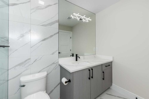 1004 Waterford Drive, Chestermere, AB - Indoor Photo Showing Bathroom