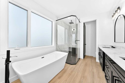 79 Sundown Way, Cochrane, AB - Indoor Photo Showing Bathroom