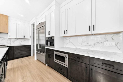 79 Sundown Way, Cochrane, AB - Indoor Photo Showing Kitchen With Upgraded Kitchen