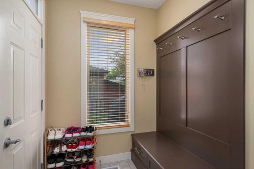 2526 3 Avenue Nw, Calgary, AB - Indoor Photo Showing Other Room