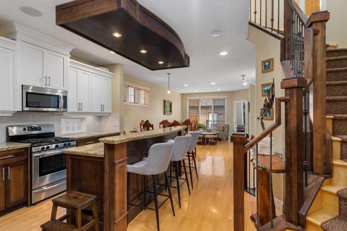 2526 3 Avenue Nw, Calgary, AB - Indoor Photo Showing Kitchen