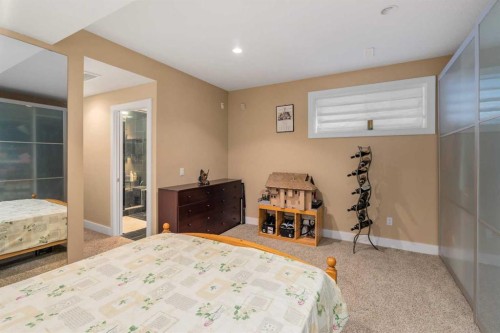 2526 3 Avenue Nw, Calgary, AB - Indoor Photo Showing Bedroom