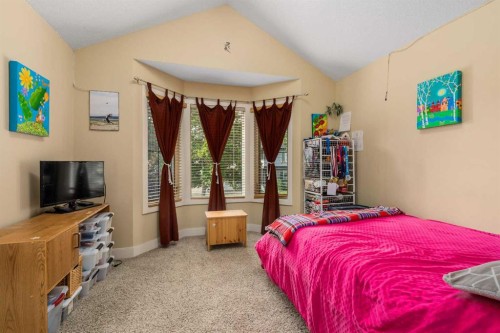 2526 3 Avenue Nw, Calgary, AB - Indoor Photo Showing Bedroom