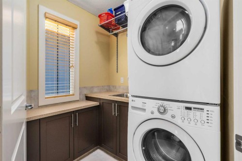 2526 3 Avenue Nw, Calgary, AB - Indoor Photo Showing Laundry Room