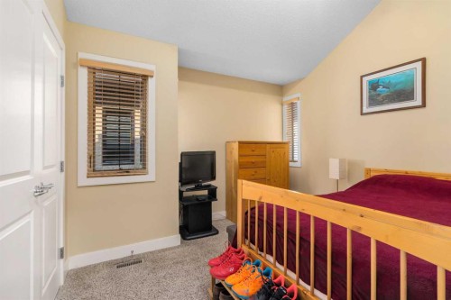2526 3 Avenue Nw, Calgary, AB - Indoor Photo Showing Bedroom