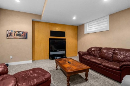 2526 3 Avenue Nw, Calgary, AB - Indoor Photo Showing Other Room