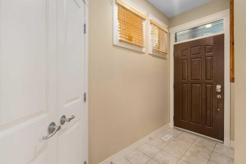 2526 3 Avenue Nw, Calgary, AB - Indoor Photo Showing Other Room