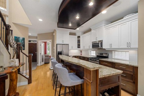 2526 3 Avenue Nw, Calgary, AB - Indoor Photo Showing Kitchen