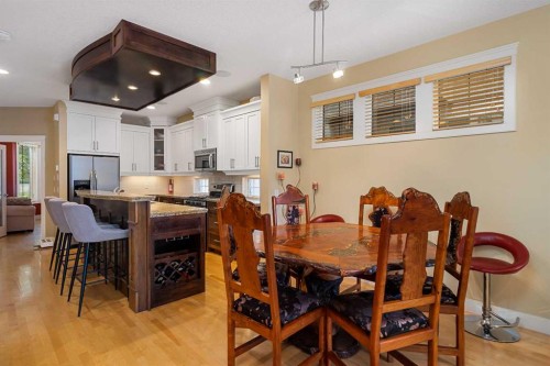 2526 3 Avenue Nw, Calgary, AB - Indoor Photo Showing Dining Room