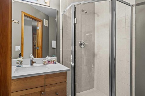 401-160 Kananaskis Way, Canmore, AB - Indoor Photo Showing Bathroom