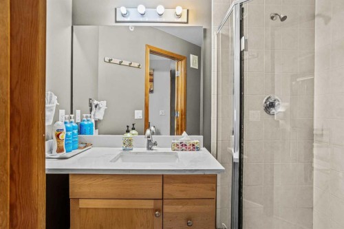 401-160 Kananaskis Way, Canmore, AB - Indoor Photo Showing Bathroom