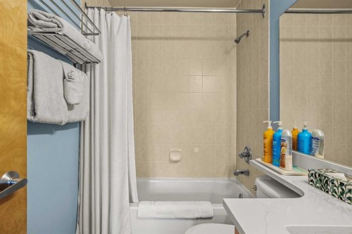 401-160 Kananaskis Way, Canmore, AB - Indoor Photo Showing Bathroom