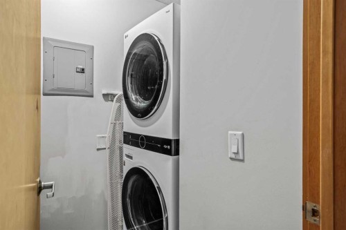 401-160 Kananaskis Way, Canmore, AB - Indoor Photo Showing Laundry Room