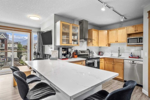 401-160 Kananaskis Way, Canmore, AB - Indoor Photo Showing Kitchen