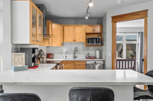 401-160 Kananaskis Way, Canmore, AB - Indoor Photo Showing Kitchen