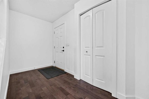 377 Panora Way Nw, Calgary, AB - Indoor Photo Showing Other Room
