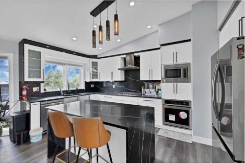 255133 Range Road 281, Rural Rocky View County, AB - Indoor Photo Showing Kitchen