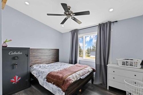 255133 Range Road 281, Rural Rocky View County, AB - Indoor Photo Showing Bedroom