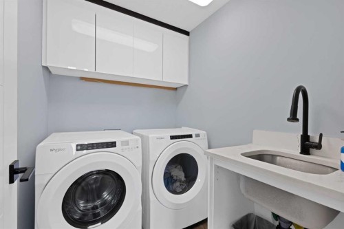 255133 Range Road 281, Rural Rocky View County, AB - Indoor Photo Showing Laundry Room