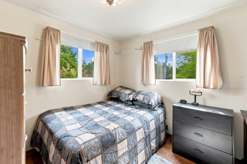 32545 Range Road 25, Rural Mountain View County, AB - Indoor Photo Showing Bedroom