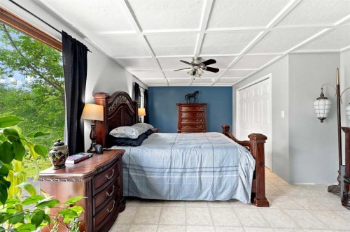 32545 Range Road 25, Rural Mountain View County, AB - Indoor Photo Showing Bedroom