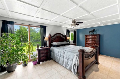 32545 Range Road 25, Rural Mountain View County, AB - Indoor Photo Showing Bedroom
