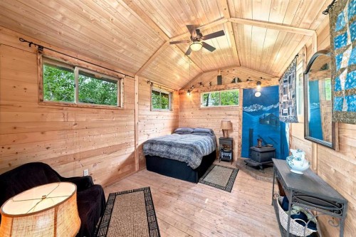 32545 Range Road 25, Rural Mountain View County, AB - Indoor Photo Showing Bedroom