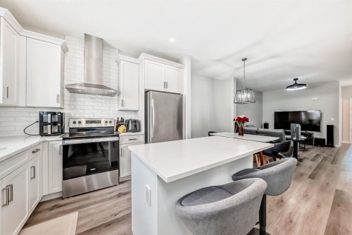 276 Belmont Boulevard Sw, Calgary, AB - Indoor Photo Showing Kitchen With Upgraded Kitchen