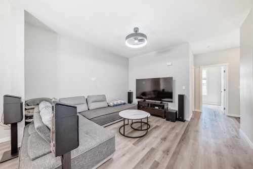 276 Belmont Boulevard Sw, Calgary, AB - Indoor Photo Showing Living Room