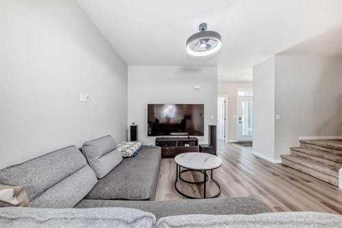 276 Belmont Boulevard Sw, Calgary, AB - Indoor Photo Showing Living Room