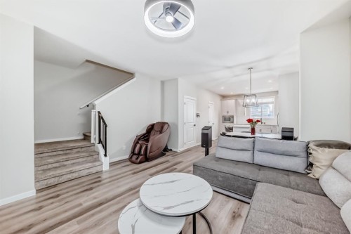 276 Belmont Boulevard Sw, Calgary, AB - Indoor Photo Showing Other Room