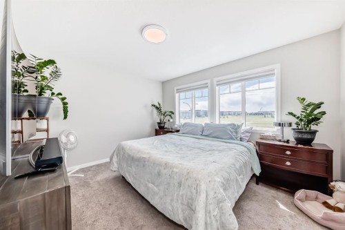 276 Belmont Boulevard Sw, Calgary, AB - Indoor Photo Showing Bedroom