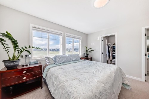 276 Belmont Boulevard Sw, Calgary, AB - Indoor Photo Showing Bedroom