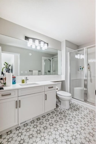 276 Belmont Boulevard Sw, Calgary, AB - Indoor Photo Showing Bathroom