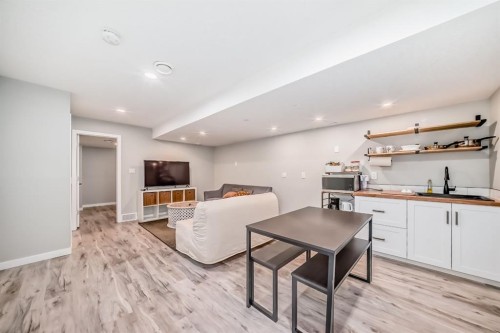 276 Belmont Boulevard Sw, Calgary, AB - Indoor
