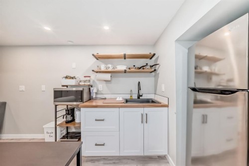 276 Belmont Boulevard Sw, Calgary, AB - Indoor