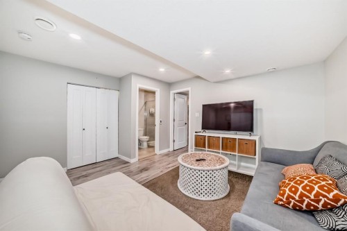 276 Belmont Boulevard Sw, Calgary, AB - Indoor