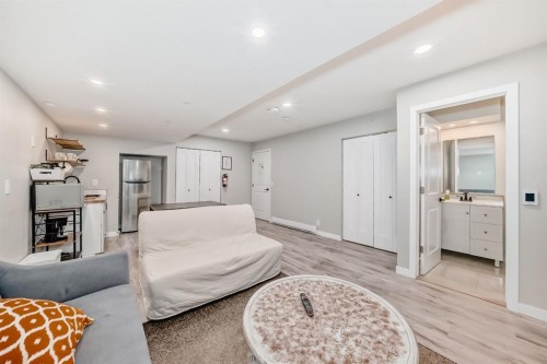 276 Belmont Boulevard Sw, Calgary, AB - Indoor