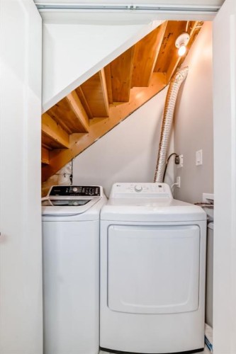 276 Belmont Boulevard Sw, Calgary, AB - Indoor Photo Showing Laundry Room
