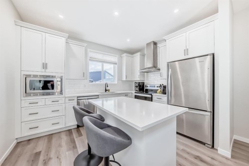 276 Belmont Boulevard Sw, Calgary, AB - Indoor Photo Showing Kitchen With Upgraded Kitchen