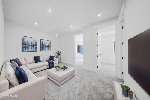 119 42 Avenue Ne, Calgary, AB - Indoor Photo Showing Living Room