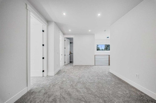 119 42 Avenue Ne, Calgary, AB - Indoor Photo Showing Other Room